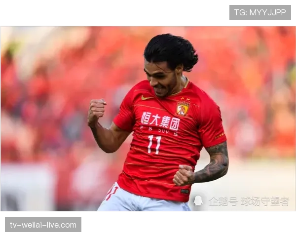 保利尼奥边路突破撕开防线的效果为何优于其中场核心角色？