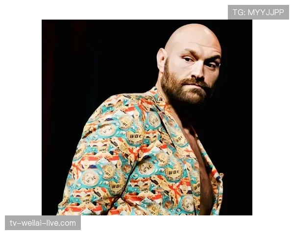 富里这生活简直就是拳击圈的豪门剧，酒吧一坐一宿，那对比职业赛场简直两个世界！