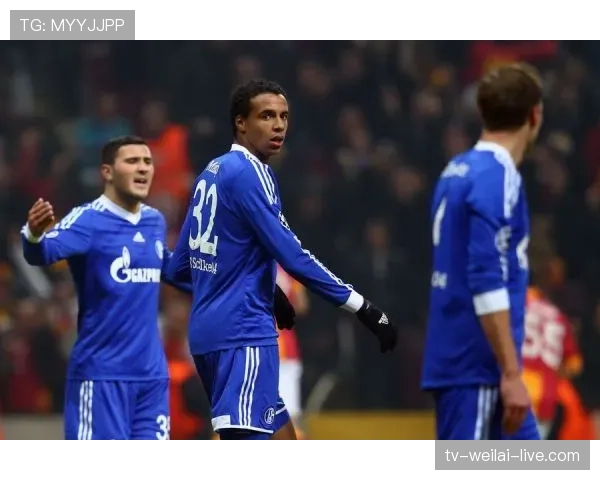 德罗巴前插抢点撕防线，回归即成门前威胁