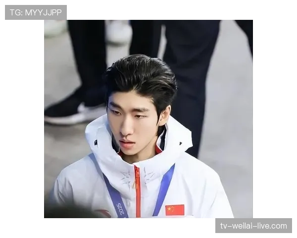 林孝埈训练完直接啃冰块的样子谁懂啊